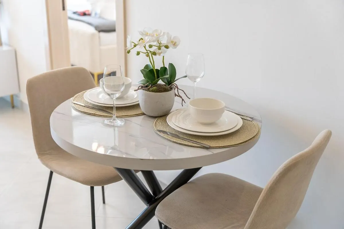 Eye-Captivating 1 Bed For 2 Apartment Dubai United Arab Emirates