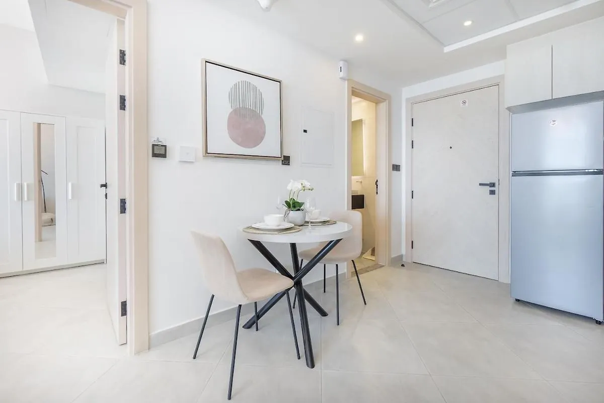 Eye-Captivating 1 Bed For 2 Apartment Dubai United Arab Emirates